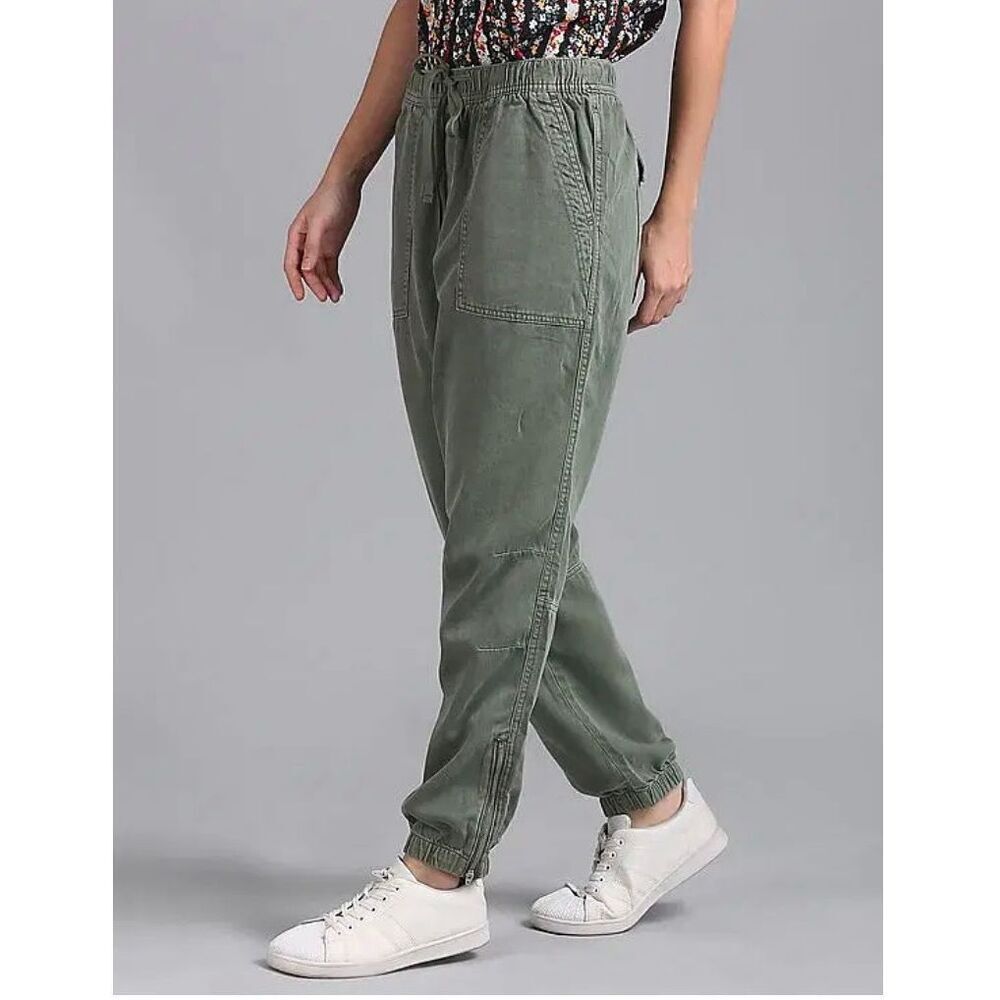 GAP Women Green Girlfriend Utility Joggers Medium